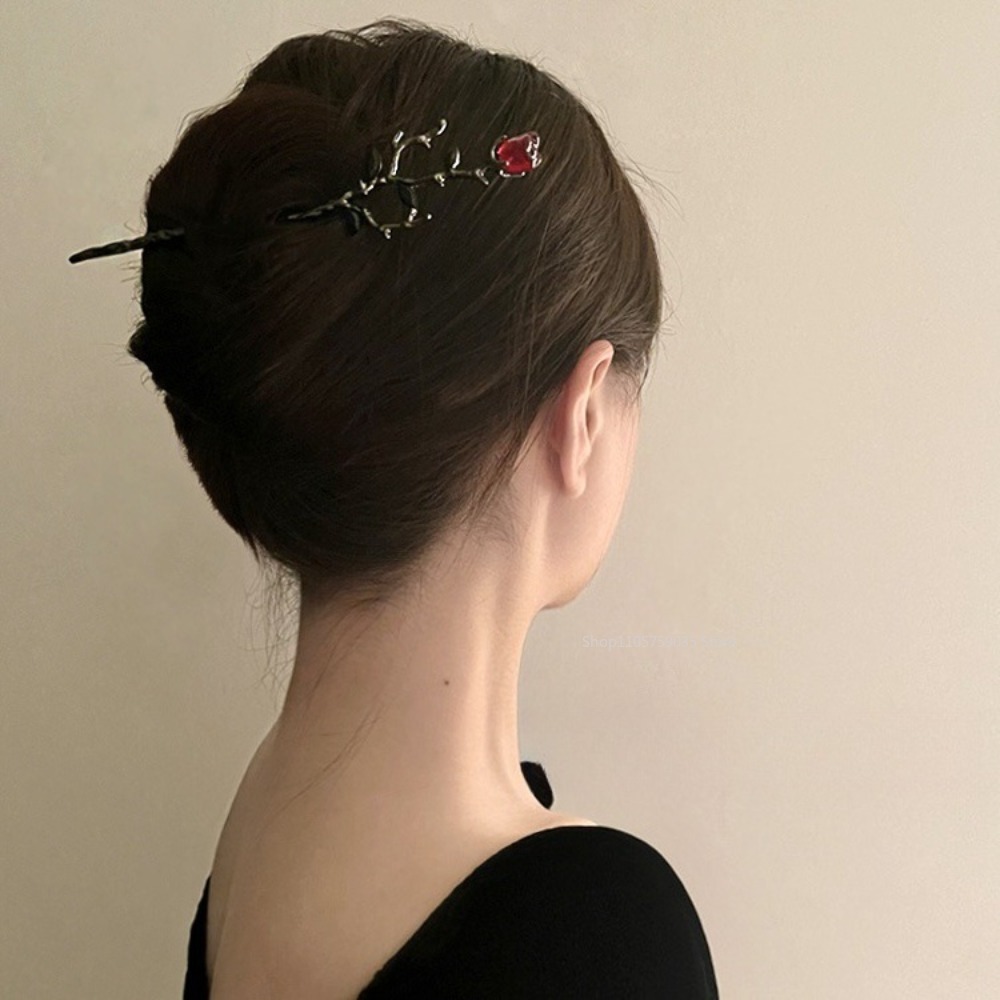 Vintage Metal Red Rose Flower  - огляд і ціна Women'S Red Accessories