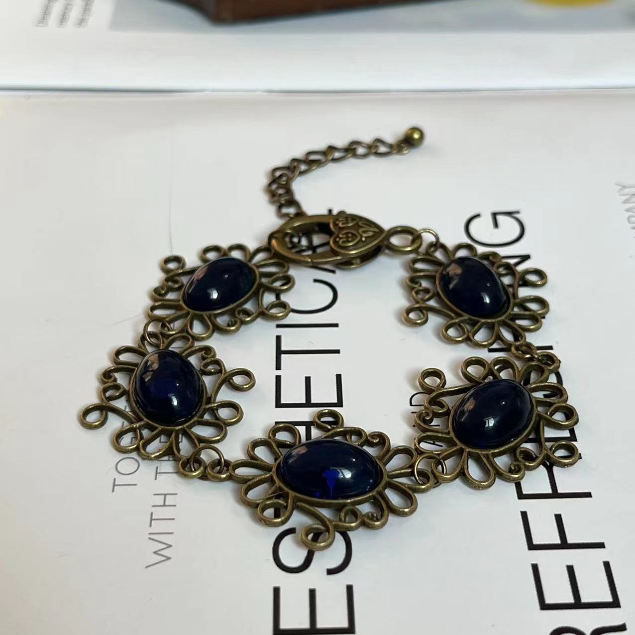Historical Queen Anne Boleyn H - огляд і ціна Women'S Red Accessories